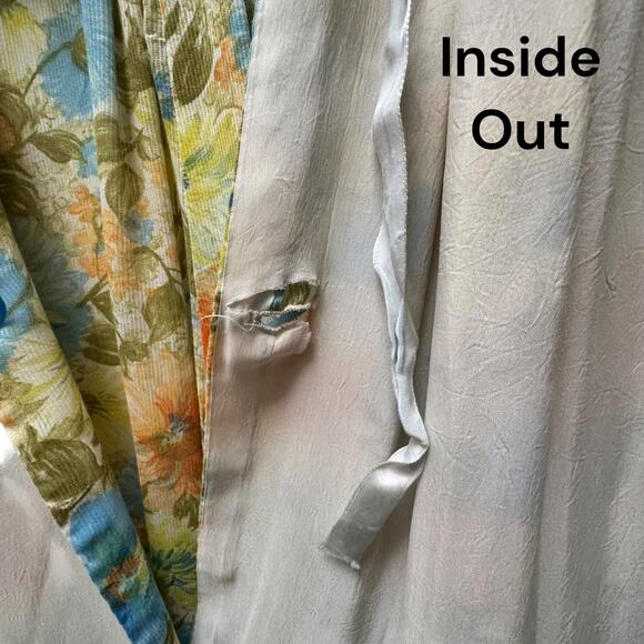 Vintage 1960s Delicate Floral Housecoat Yellow Robe White Lace Trim Ribbon Tie - Picture 14 of 16